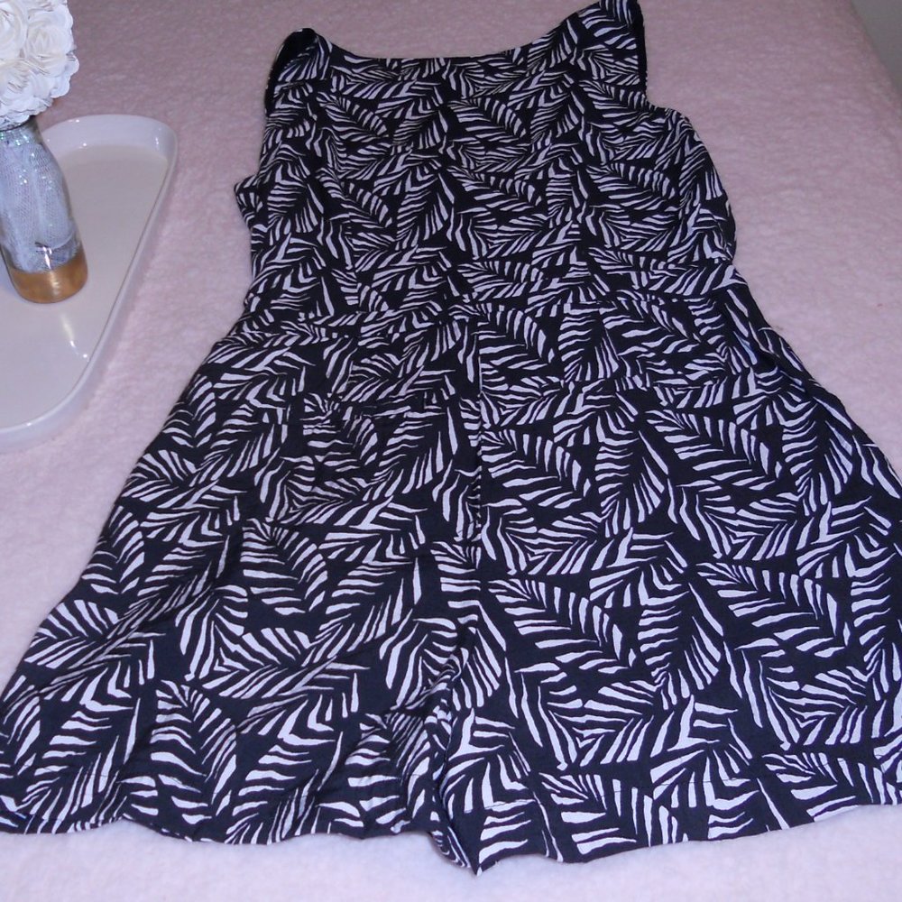 Loft 2p Black/White Leaf Pattern Crossover Sleeve… - image 2